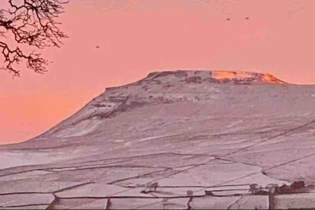 Westside Cottage, Newby, Clapham, Yorkshire Dales National Park, Famous Three Peaks, Near The Lake District, Pets Are Welcome Newby  Экстерьер фото