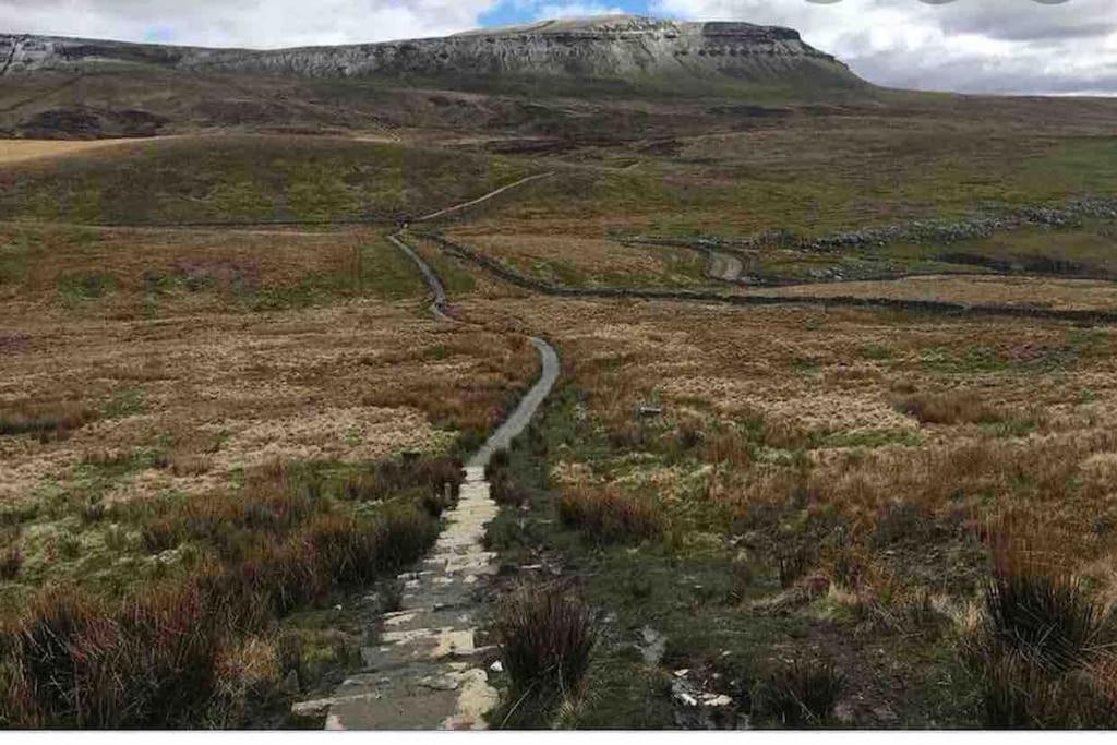 Westside Cottage, Newby, Clapham, Yorkshire Dales National Park, Famous Three Peaks, Near The Lake District, Pets Are Welcome Newby  Экстерьер фото