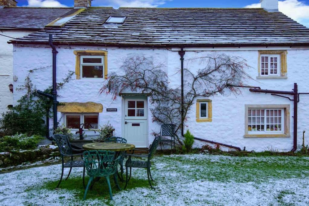 Westside Cottage, Newby, Clapham, Yorkshire Dales National Park, Famous Three Peaks, Near The Lake District, Pets Are Welcome Newby  Экстерьер фото