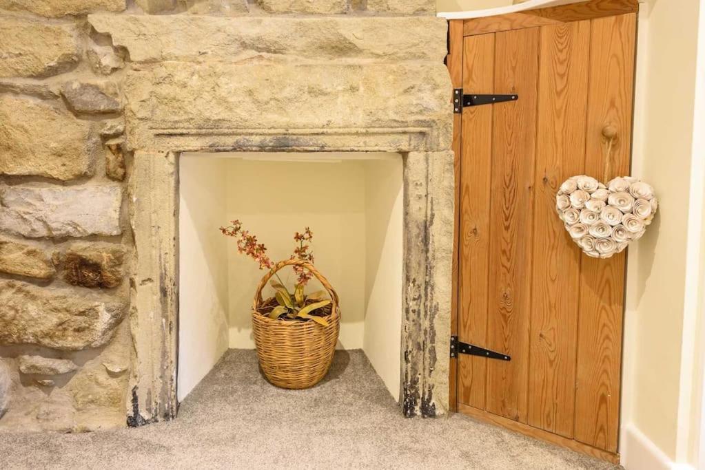 Westside Cottage, Newby, Clapham, Yorkshire Dales National Park, Famous Three Peaks, Near The Lake District, Pets Are Welcome Newby  Экстерьер фото