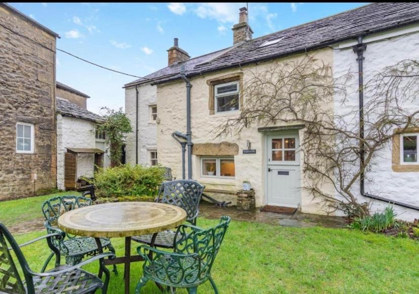 Westside Cottage, Newby, Clapham, Yorkshire Dales National Park, Famous Three Peaks, Near The Lake District, Pets Are Welcome Newby  Экстерьер фото