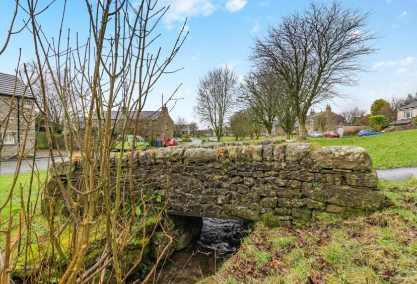 Westside Cottage, Newby, Clapham, Yorkshire Dales National Park, Famous Three Peaks, Near The Lake District, Pets Are Welcome Newby  Экстерьер фото